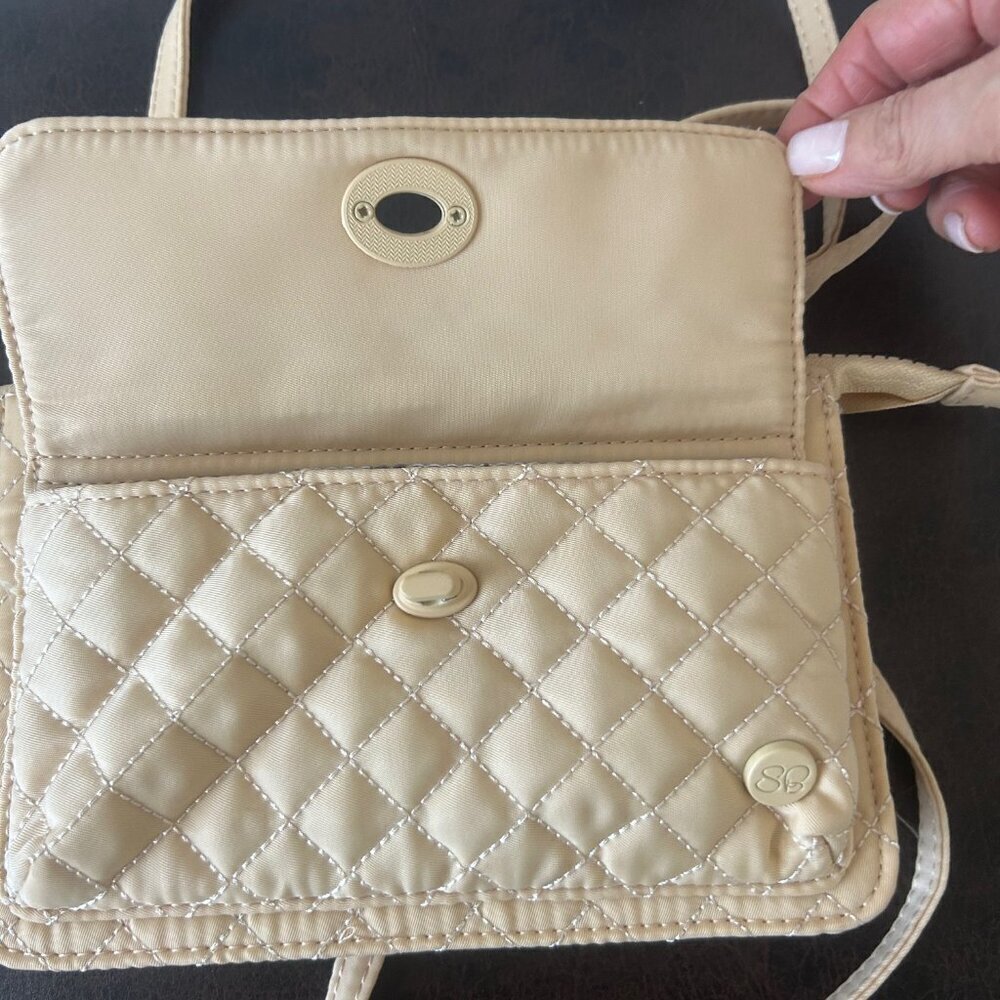 Samantha Brown To-Go RFID Quilted Crossbody Wallet MELLOW BUFF new with defects - Picture 4 of 10